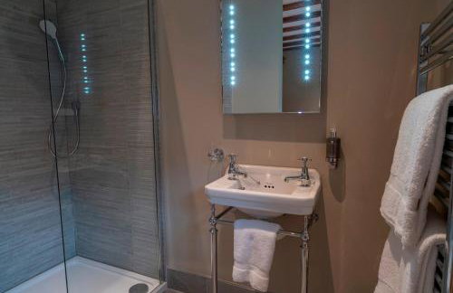 Kingfisher Cottage Upperdale Peak District - Photo 8