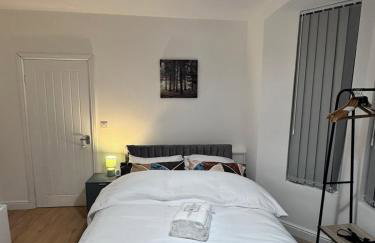 Modern 4 Bedroom House Sleeps 10 Free Parking Liverpool - Foto 21