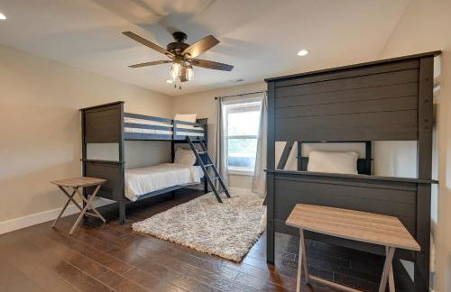 Beautiful Franklin Home with Bunkhouse and Hot Tub! - Foto 27
