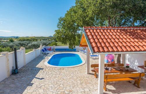 The Grandfather's courtyard villa with heated pool - Foto 22