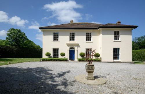 The Vicarage - Grand Country House, Walking Distance to Padstow and with Pub Across the Road - Foto 1