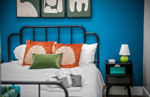 Apt+ 2 Queens+Bunkbed+Free Parking 55"TV - Photo 45