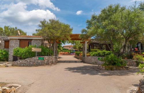 GuestHost - Porto Rotondo Roomy Apartment with Terrace! - Photo 18