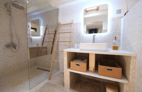 Slpendid villa with heated pool and Jacuzzi for 12 people in Saint-chamas - Foto 39