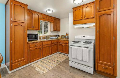 Movie Night 4BR Home with Projector Games & BBQ - Foto 30