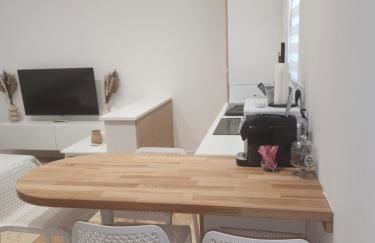 Maison "COSY" avec Parking Privé et Climatisation - Foto 12