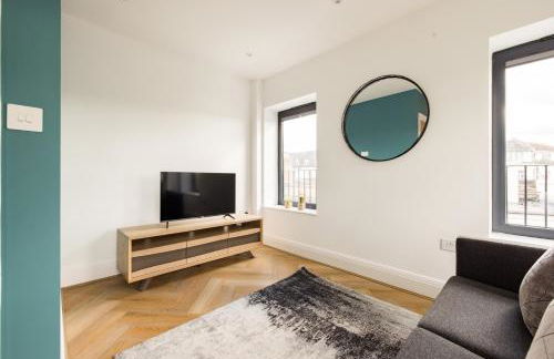 Staines Riverside by Charles Hope - Foto 44