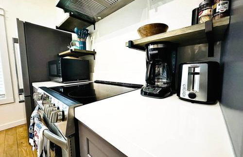 NEW Tiki House! Near Beaches, Sleeps 6-7 - Foto 2