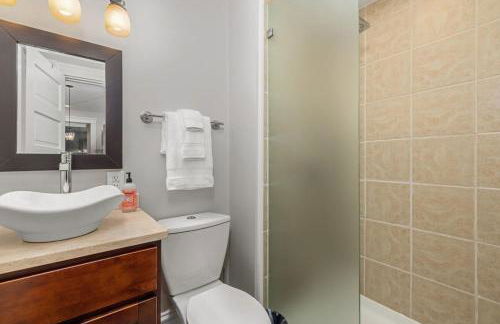 Walk to Forest Park Euclid Fire Pit Porch Swing - Foto 34