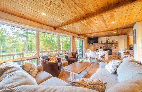 ADK Whiteface Chalet with Hot Tub, Dog Friendly! - Foto 16