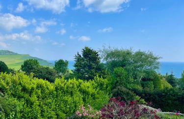 Stunning Charmouth Property with Bay views! - Photo 8