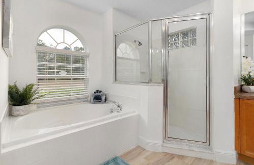 #370-Stunning 4 bed villa with south facing pool and spa with no rear neighbors - Foto 7