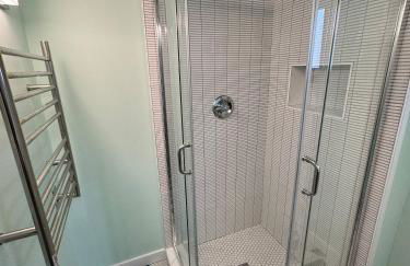 Greenlake Craftsman - Hot Tub, AC, Dog Friendly - Photo 47