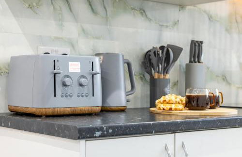 ROOMS NEAR ME - All amenities, private access entire place, kitchen & washroom, smart tv, parking nearby - Foto 24