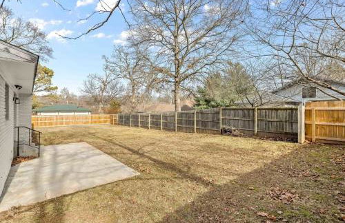 Spacious Family Haven - Walk to Downtown & JBU - Foto 43