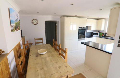 4 bed house 50 yards from the beach & lighthouse - Photo 12