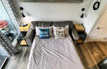 F Lakefront! Remodeled, Sleeps 4, Boat Slip, Patio, WiFi, Cable, Pool - Foto 6