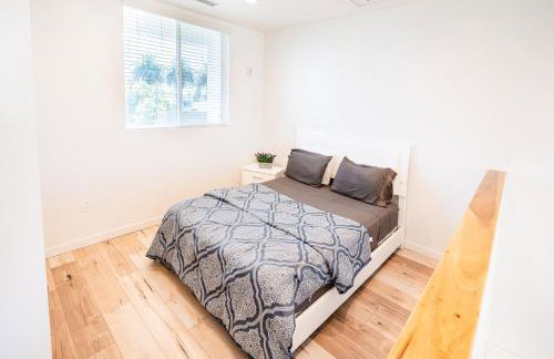 Modern 1-Bedromm Loft In Hollywood With Viwe of Hollywood Sign - Photo 12