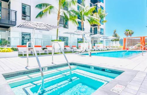 Hollywood Penthouse with Balcony & Pool View - Photo 1