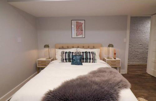 English Basement in Renovated 110 Year Old Row Home - Photo 15