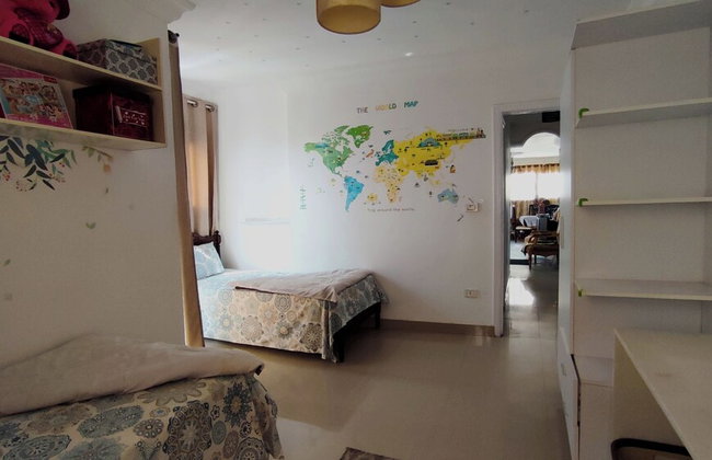 Charming 3-bedroom Apartment in Alexandria With City View - Photo 16