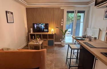 La terrasse abritée et son spa - Photo 11