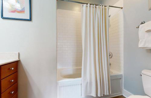 Seaglass Lakeshore Cottage - Foto 16