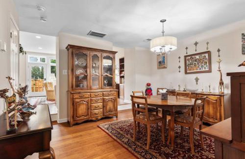 Classy Old Town Getaway 3-BR in Perfect Location - Foto 20