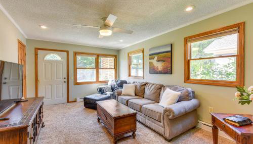 Dog-Friendly Watertown Vacation Rental with Deck - Foto 4