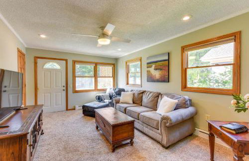 Dog-Friendly Watertown Vacation Rental with Deck - Foto 4