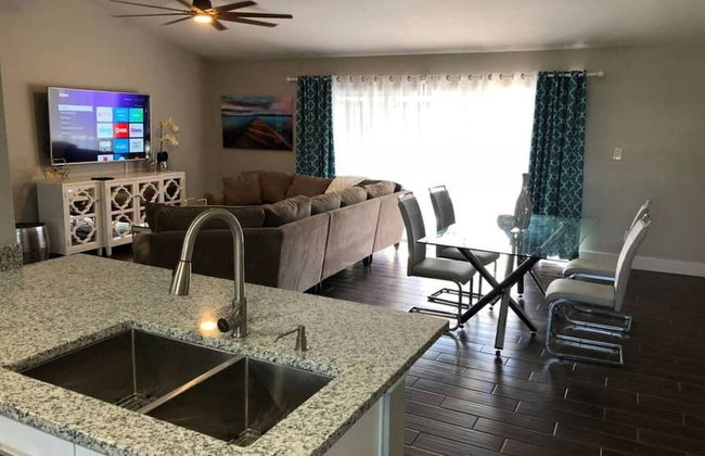 Parsley · New! Luxury, Near Disney & Universal. Sleep 9 - Photo 25