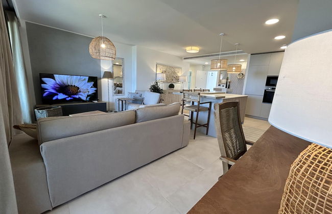 Impeccable 2-bed Apartment in Camarate Hills - Photo 2