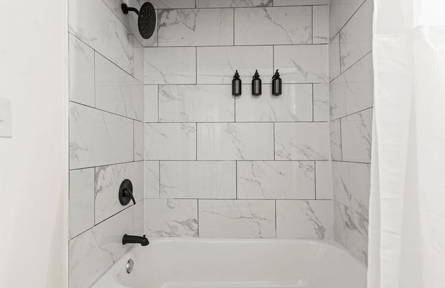 Spacious Studio Apt - Near Merrimack Park - Foto 16