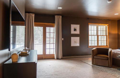 8BR Luxury Maplewood Manor, Hot Tub & Fire Pit - Foto 25