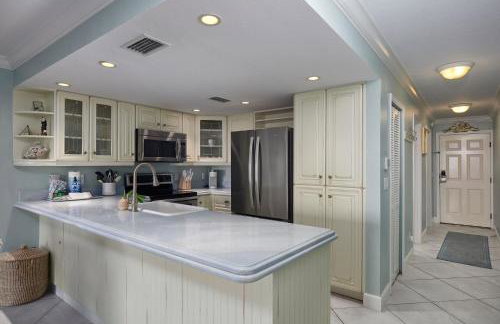 Beach Villa 2011 - Captiva One Bedroom Deluxe Beachfront Residence - Photo 9