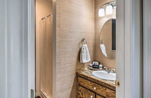 Breathtaking Marble Home on 5-Acre Hillside! - Foto 18