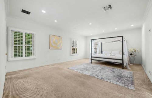 Spacious 5BR LA Villa with Pool Spa & Game Room - Foto 48