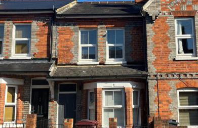 Stylish Caversham Town-House Free Parking & Garden - Photo 6