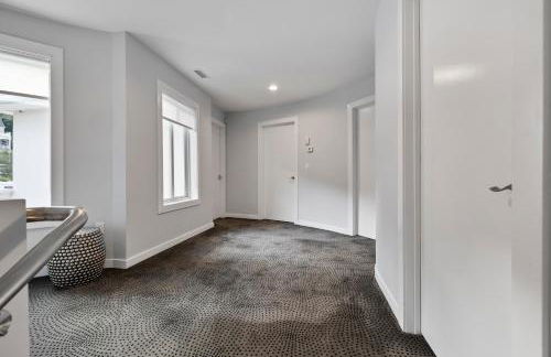 Piermont Waterfront Villa with Hot Tub - Photo 52