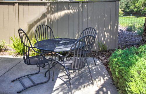 Peaceful Getaway on Silverado Golf Course with Patio - Foto 23