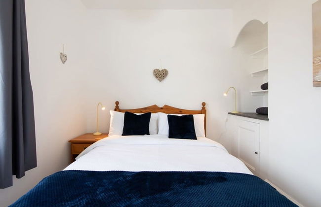 Stunning Beachfront Apt w Balcony Sea Views - Foto 56