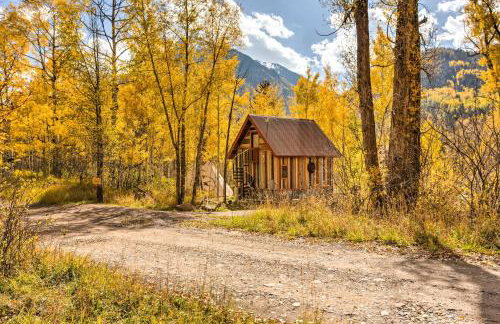 Colorful Cabin w/ Teepee, Fire Pits & Mtn Views! - Foto 18