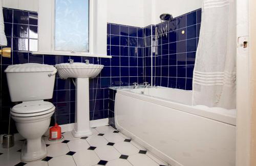 Private Entrance GF 2 bed flat near Renfrew Centre - Pass the Keys - Foto 80