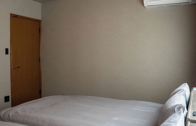 THE CHATEAU - Photo 3