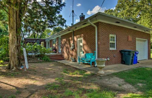 Charming Florence Getaway with Fireplace and Grill! - Foto 36