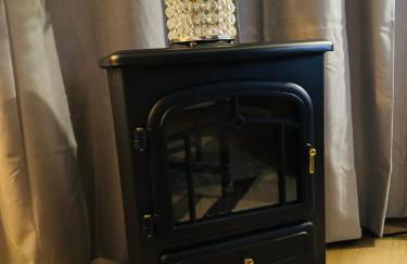 Luxury 2-Bed Apartment,Office with Built-In TV King Bed, Private Entrance and free Parking - Foto 23