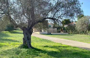 Family D 3 bedroom house with BBQ&Patio in huge estate! - Photo 30