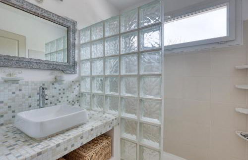 La Villa des Vignes - Climatisée avec piscine - Foto 6