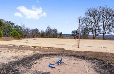 Scenic 5-Acre Retreat with Hot Tub Pool & Game Room - Foto 24