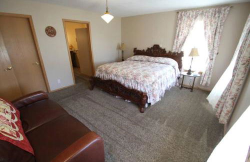 Five Bedroom Colonial Style Home - Foto 18